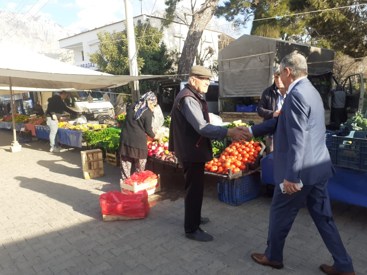 Topaloğlu esnafla bir araya geldi