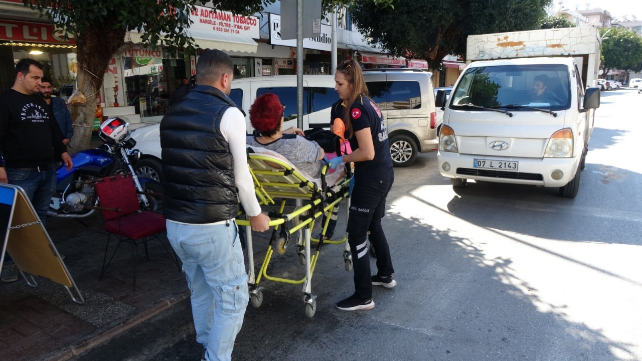 Turist kadına motosiklet çarptı