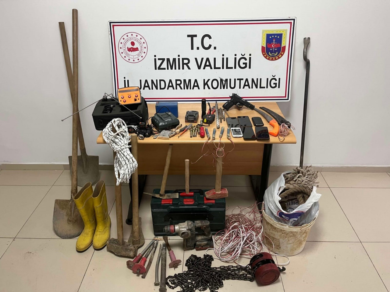 kazarken suçustu yakalandılar