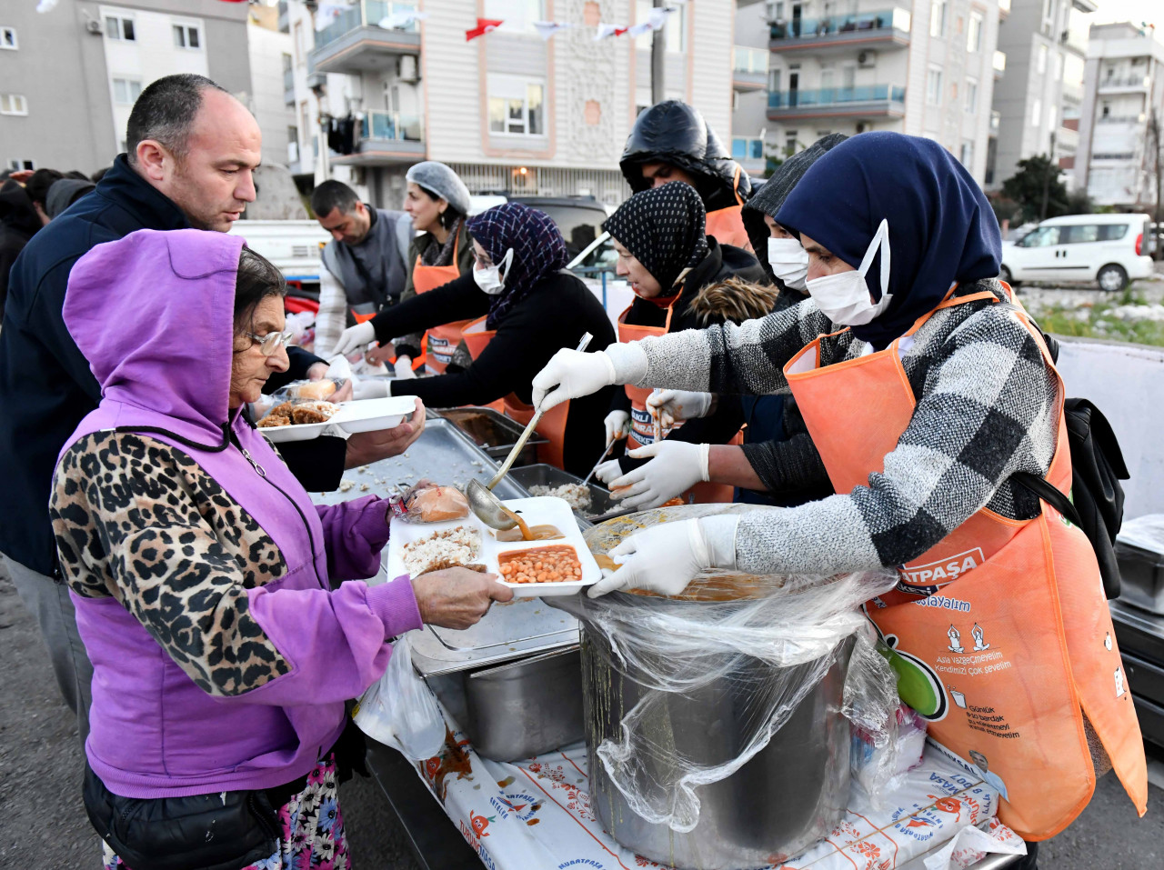 MURATPAŞA İFTAR SOFRALARINDA BULUŞUYOR