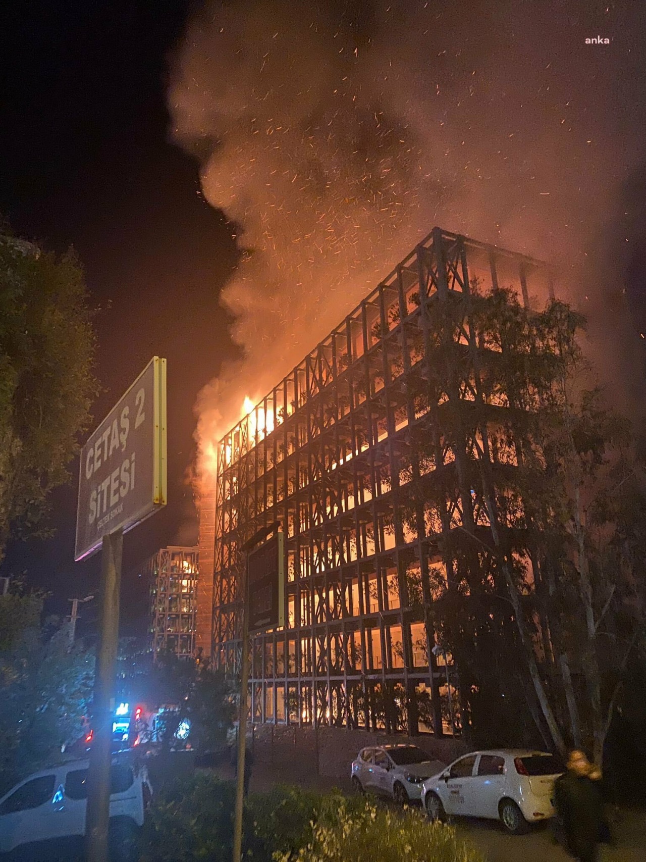 İzmir Narlıdere'de korkutan yangın