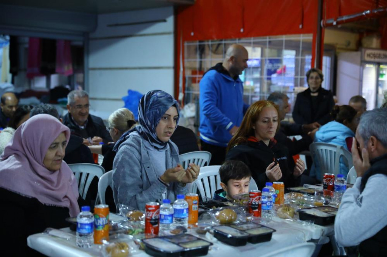 Depremzede vatandaşlar Antalya'da bir araya geldi