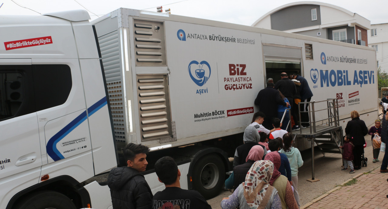 Büyükşehir’den sıcak yemek hizmeti