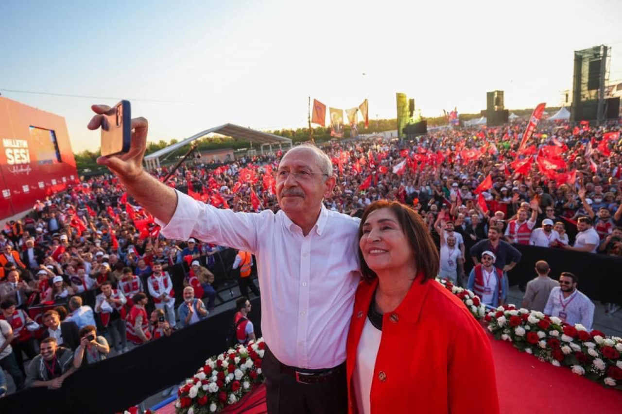 Selvi Kılıçdaroğlu eşiyle fotoğrafını paylaştı