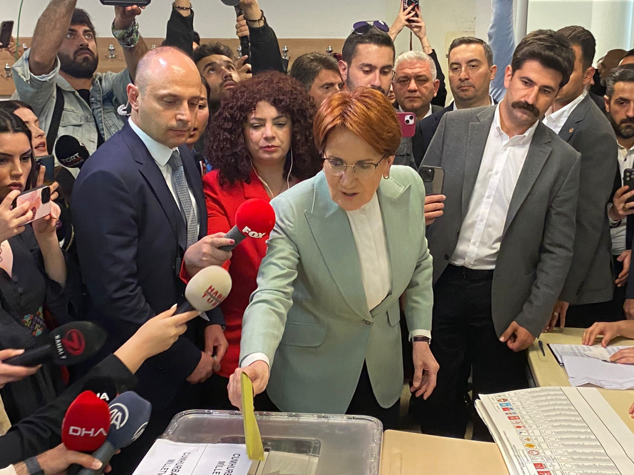 Meral Akşener, Üsküdar'da oyunu kullandı