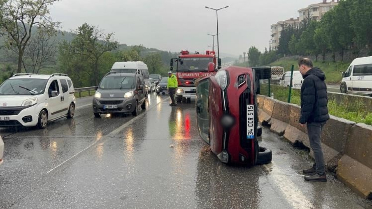 Su birikintisi araca takla attırdı