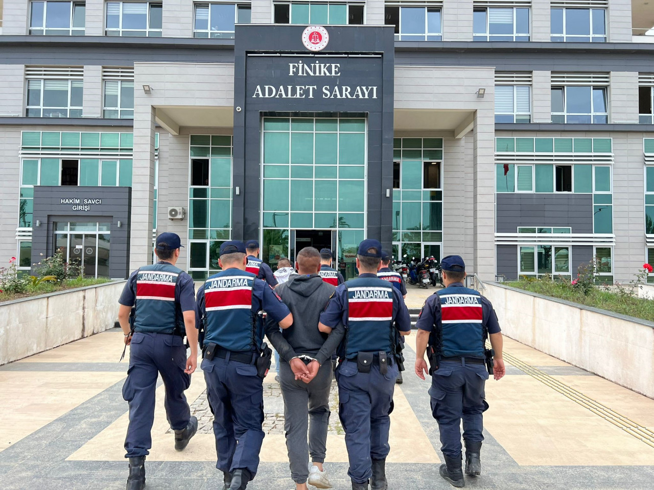 Firari 2 kişi yakalandı