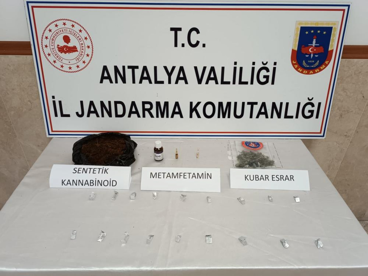 Jandarmadan uy*şturucu baskını