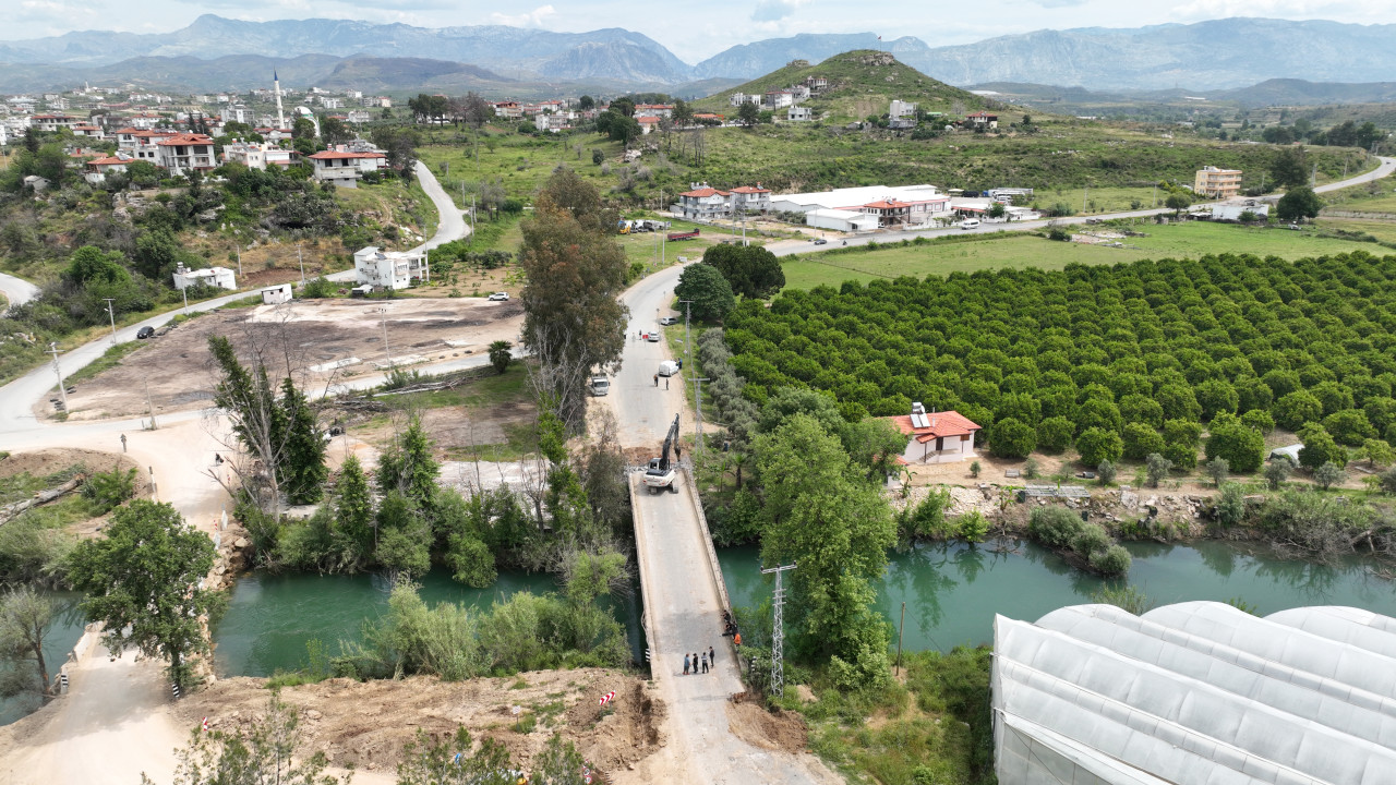 Ulaşımın aksamaması için geçici köprü hizmete girdi