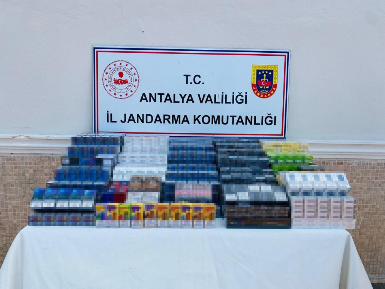 Antalya’da jandarmadan kaçak sigara operasyonu