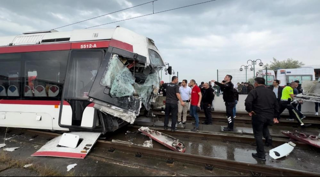 Tramvaylar çarpıştı: 2’si ağır 26 yaralı