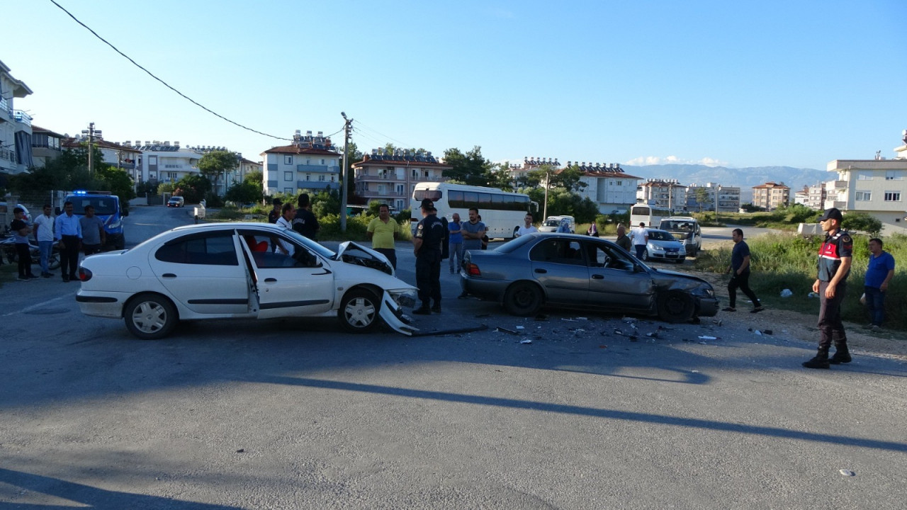 İki otomobilin çarpıştığı kazada 8 kişi yaralandı