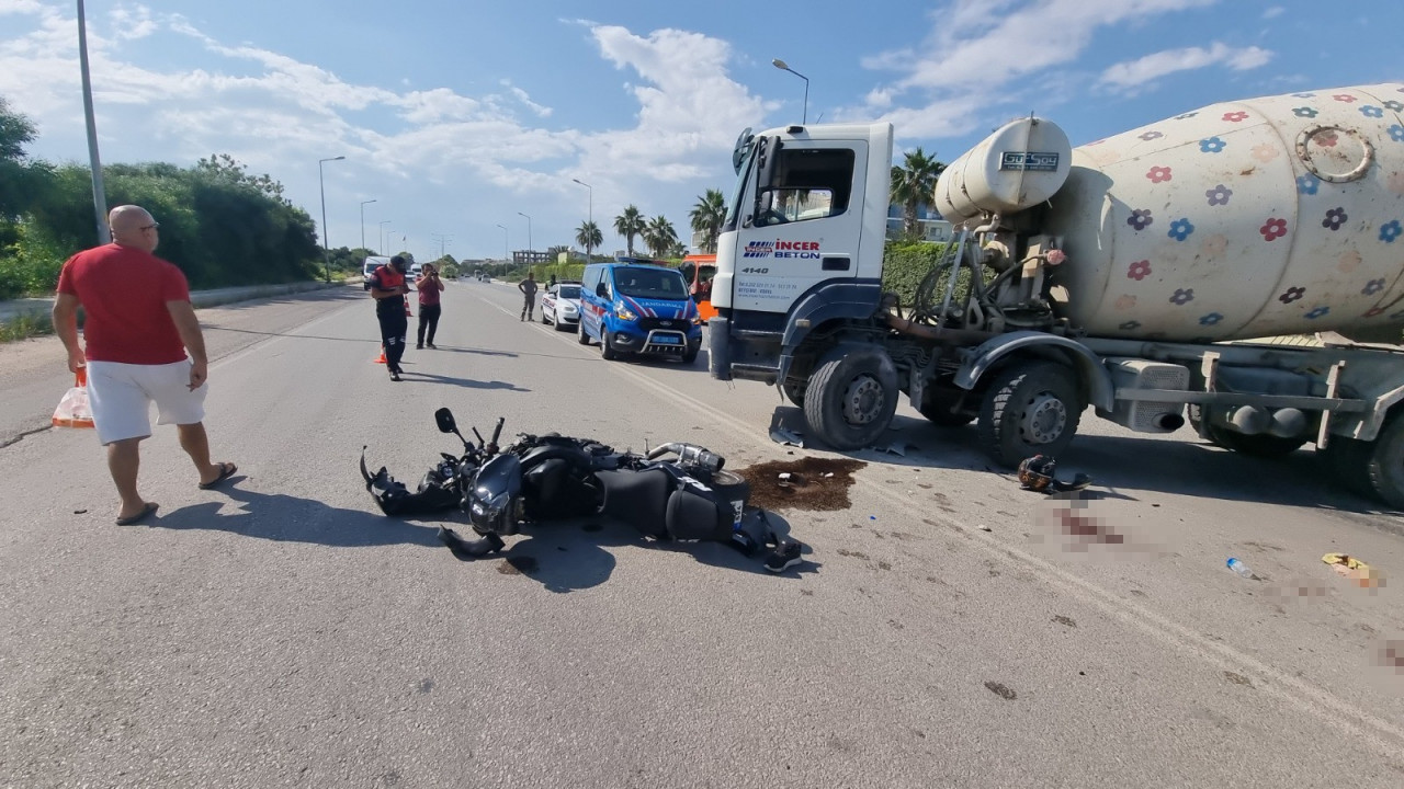 Beton mikseri ile motosiklet kaza yaptı