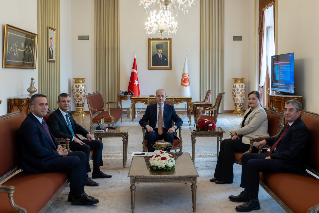 Özgür Özel, TBMM Başkanı Numan Kurtulmuş ile bir araya geldi