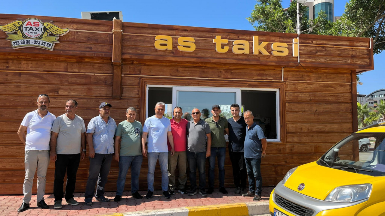 Ümit Uysal, bayram öncesi taksi duraklarını ziyaret etti