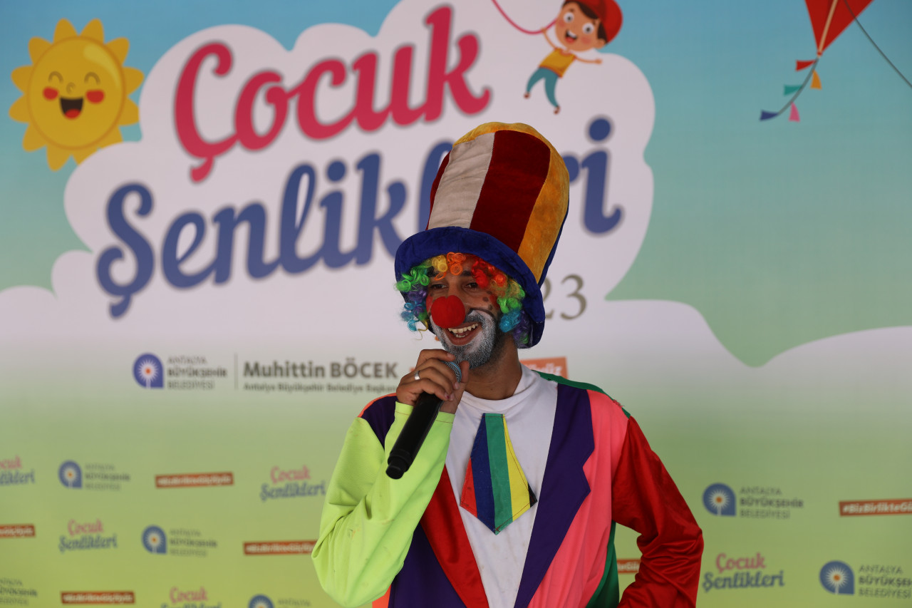 Kumluca’da Çocuk Şenliği  