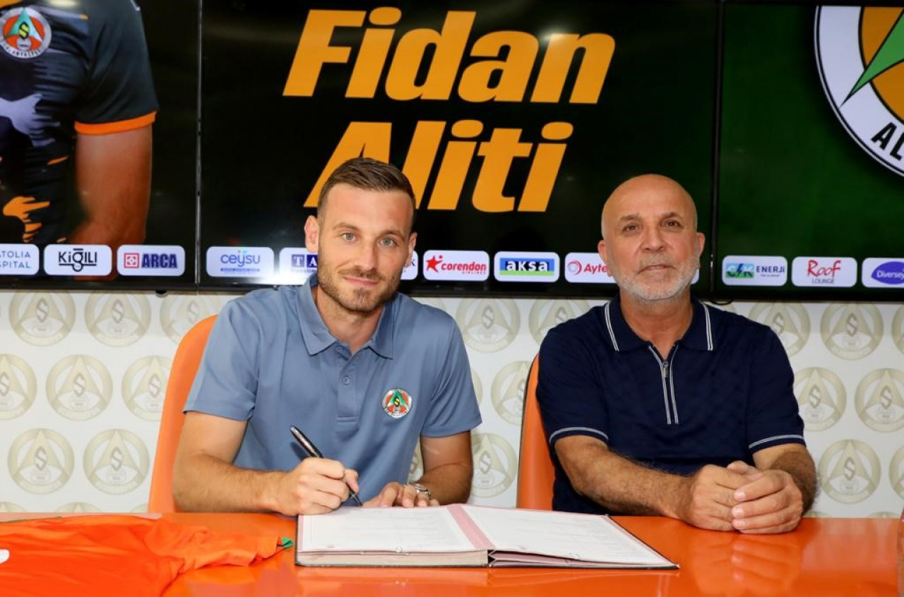 Alanyaspor’da yeni imza