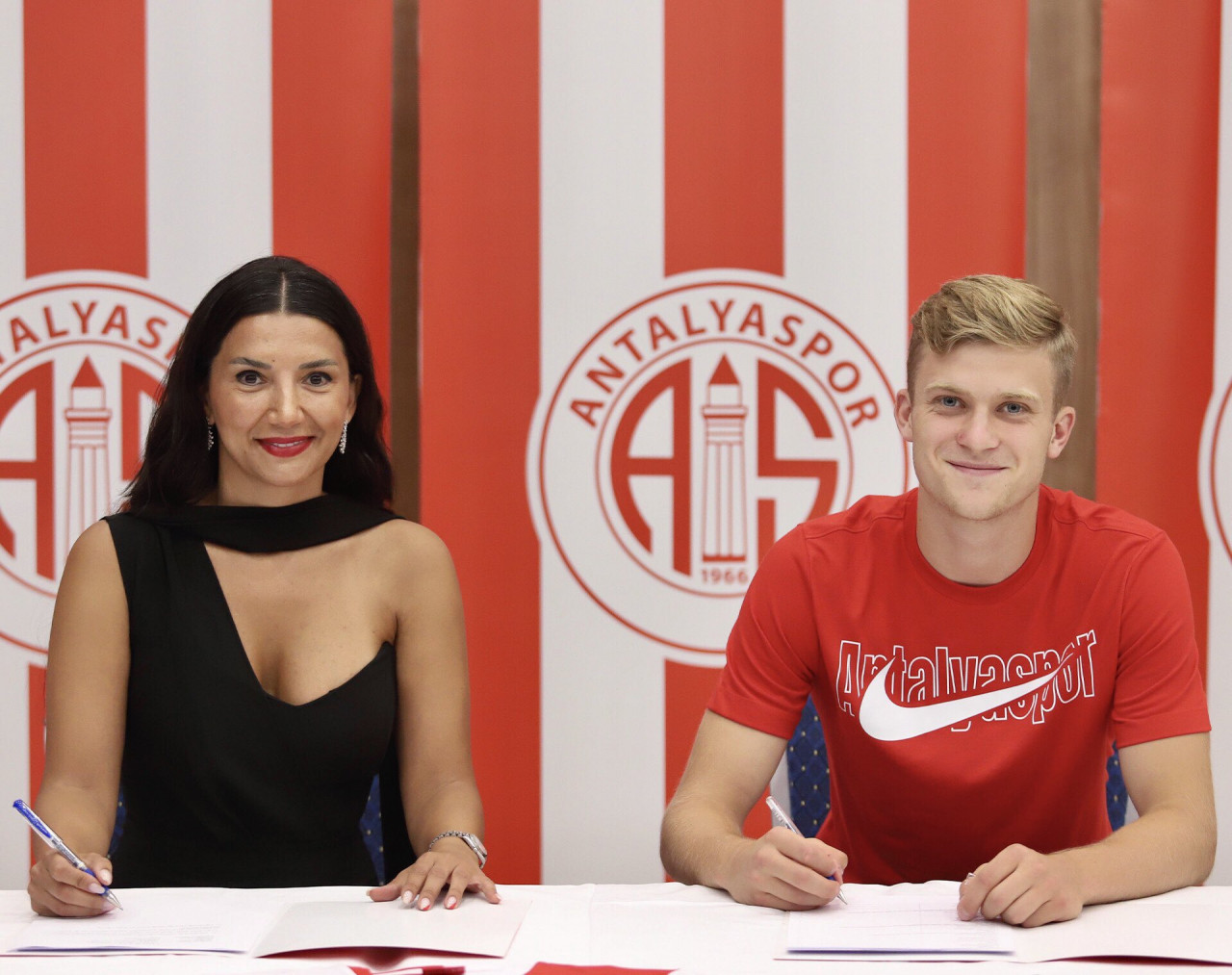 Antalyaspor, Polonyalı Jakub Kałuziński ile 3+1 yıllık anlaşma imzaladı