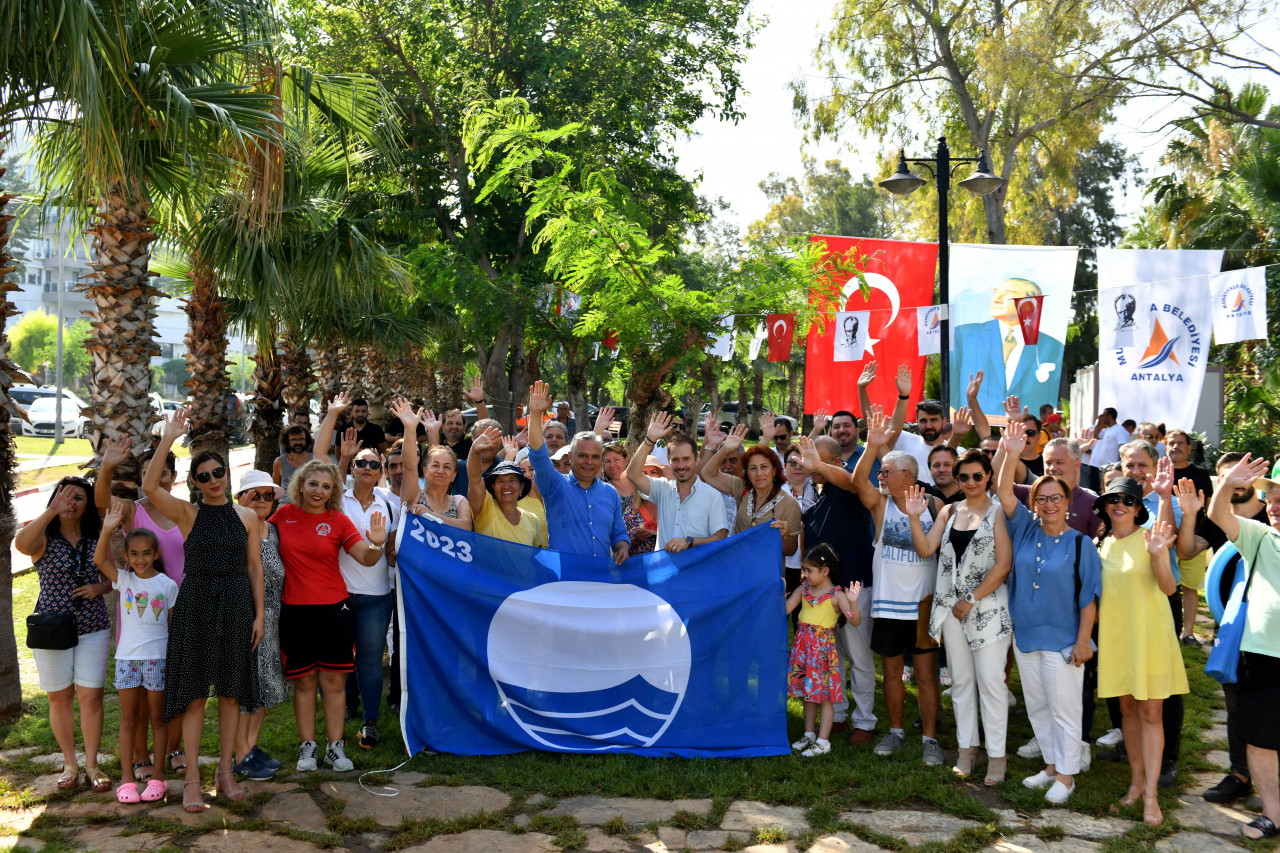 Muratpaşa’nın plajları için mavi bayrak töreni