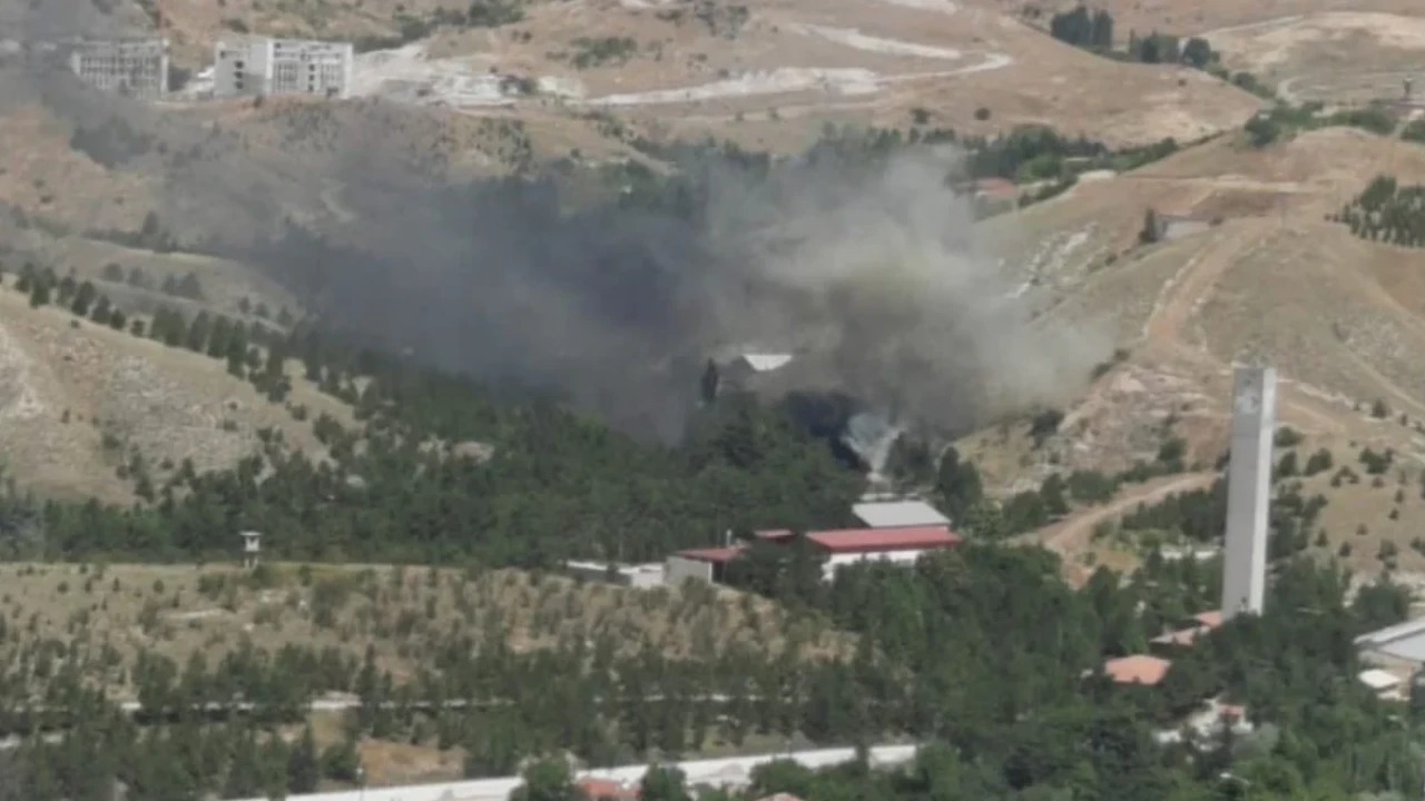 Mansur Yavaş açıkladı, fabrikadaki yangın ormanlık alana sıçradı