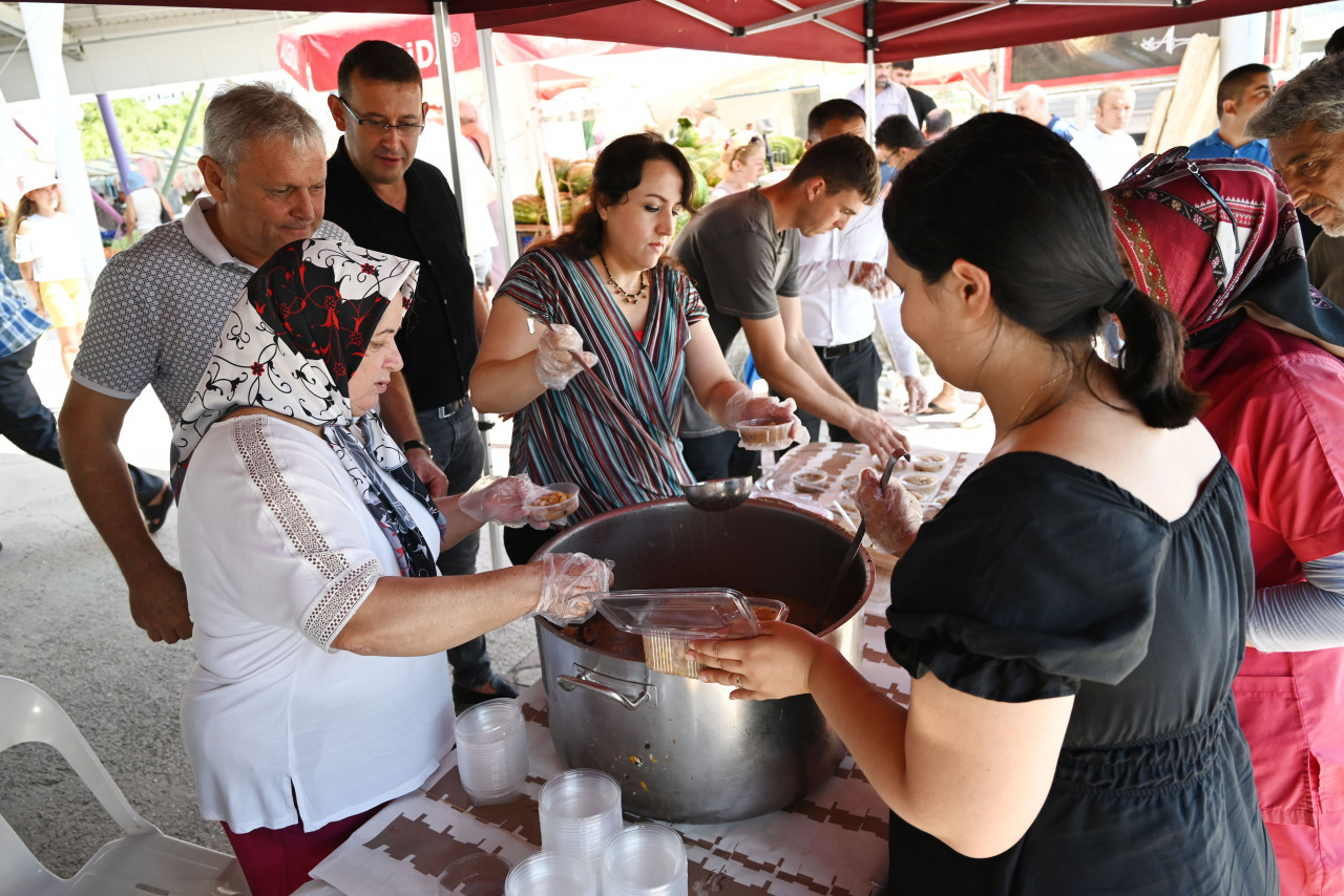 KEMER’DE İKRAMLAR BİTMİYOR