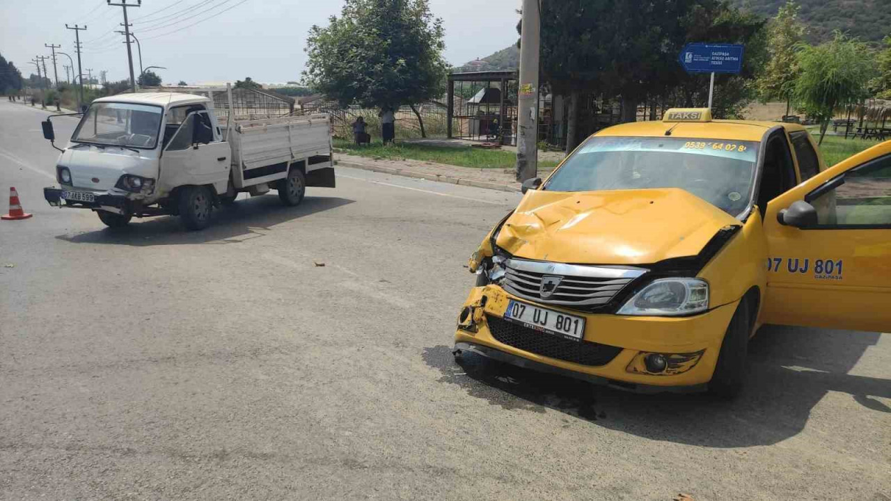 Gazipaşa'da feci kaza: 4 yaralı