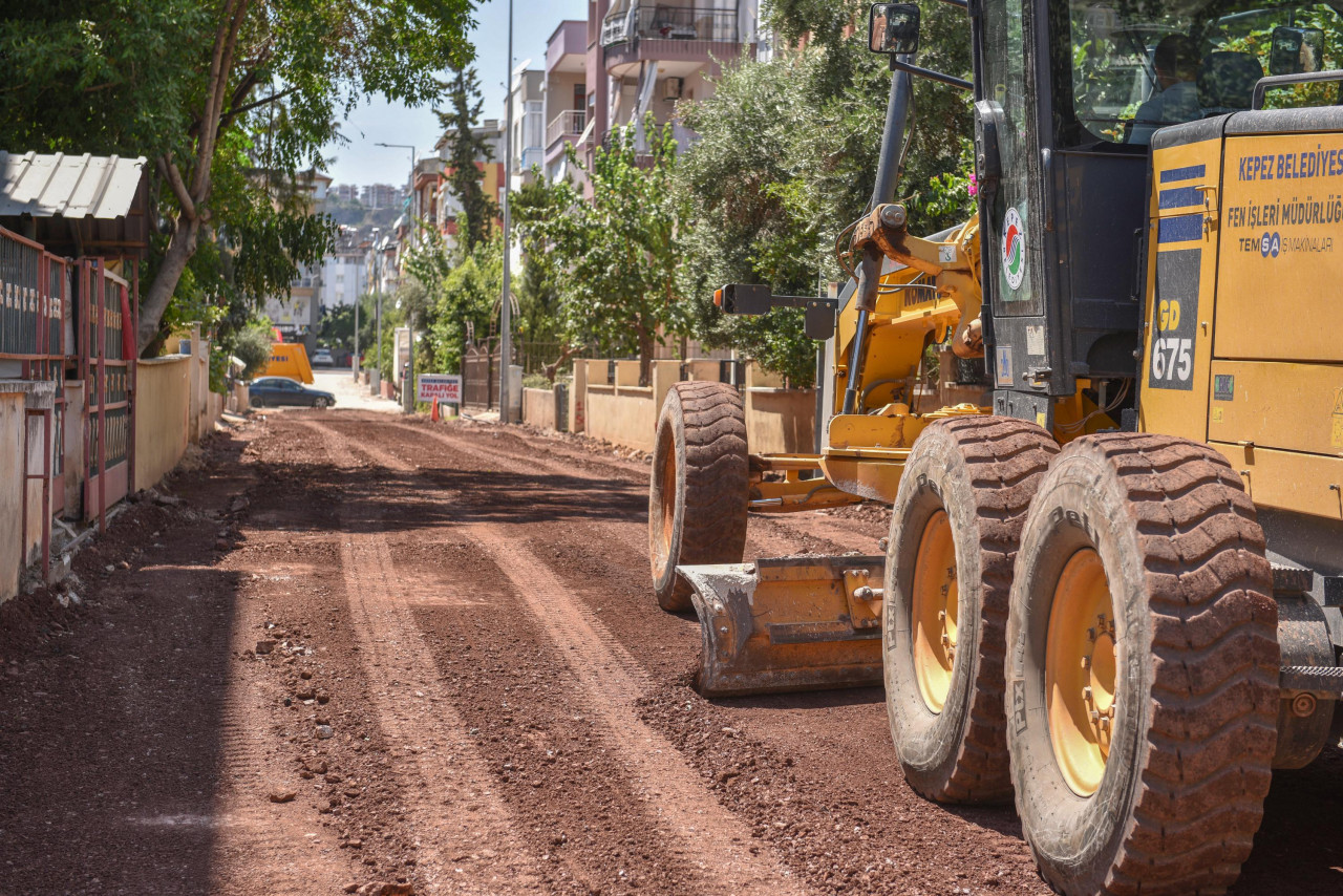 Kepez Gündoğdu’nun asfaltını yeniliyor