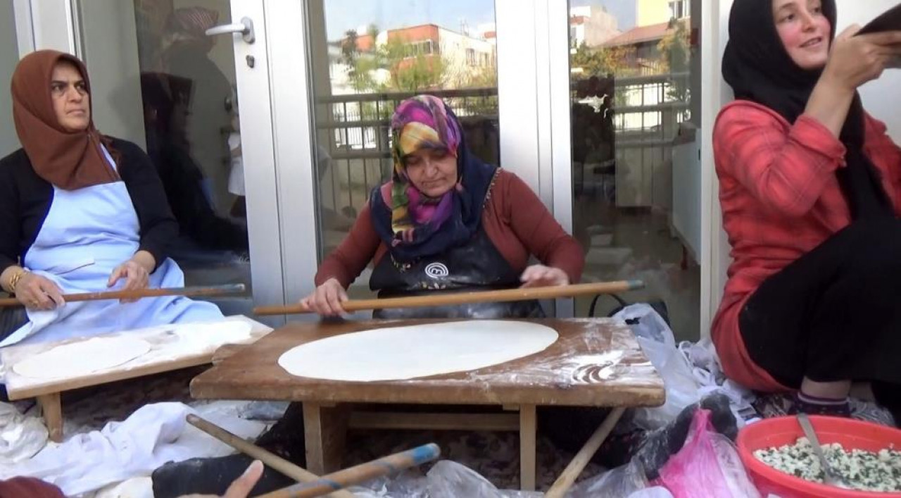 Depremzedeler Gazze'ye yardım için elini taşın altına koyuyor!