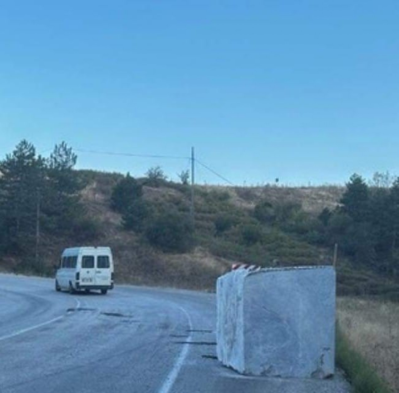 Isparta'da Tırdan düşen mermer blok trafiği aksattı