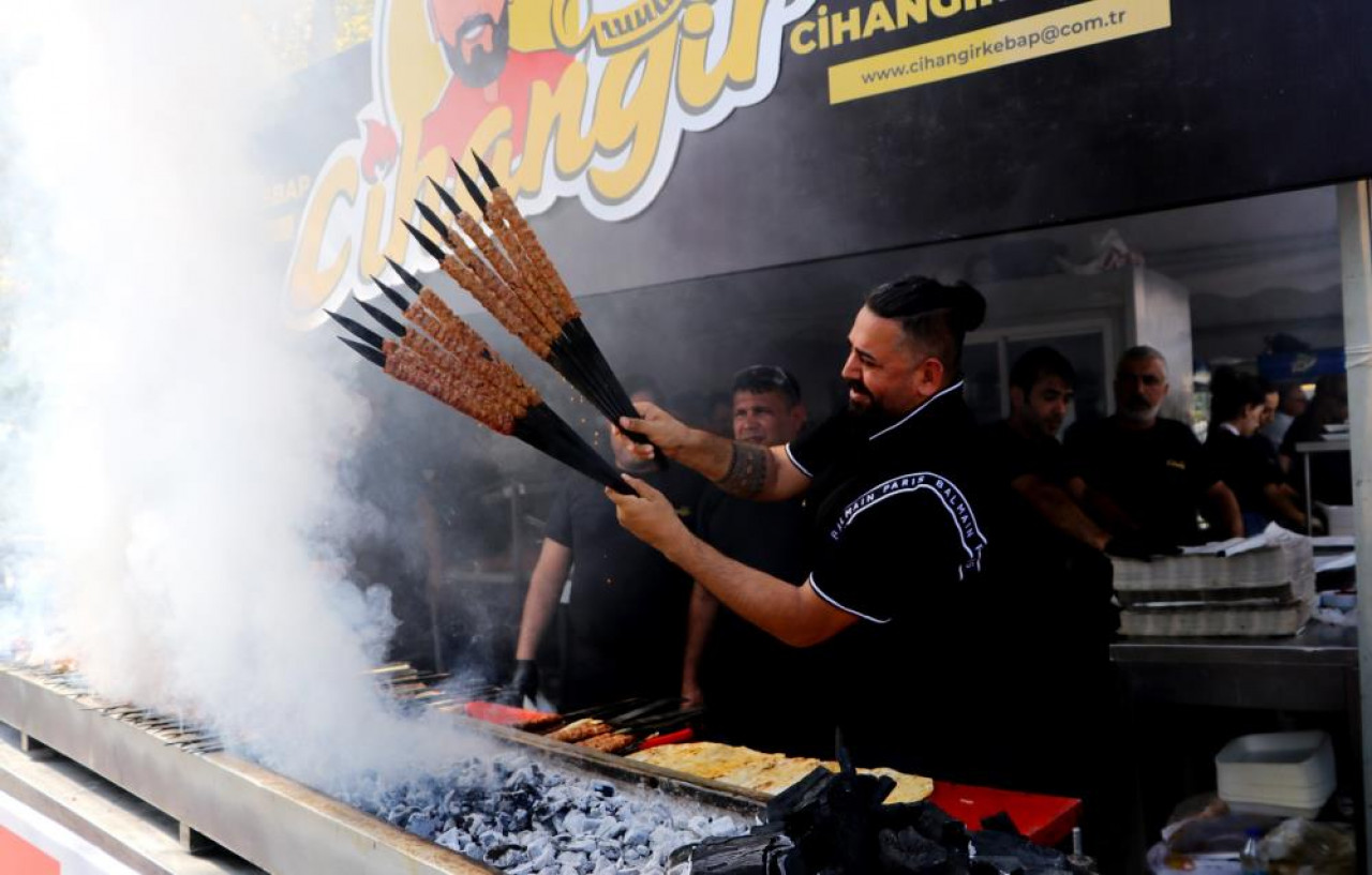 Adana Lezzet Festivali’nde tüketilenleri duyan şok oldu