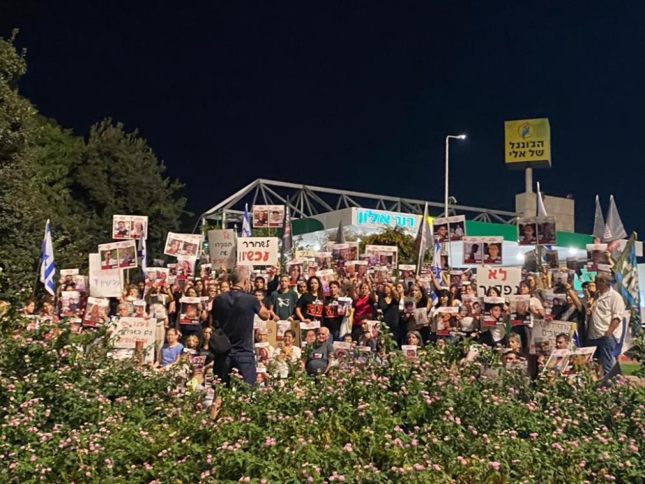 İsrail'in Gazze saldırılarında esir alınanlar için protesto