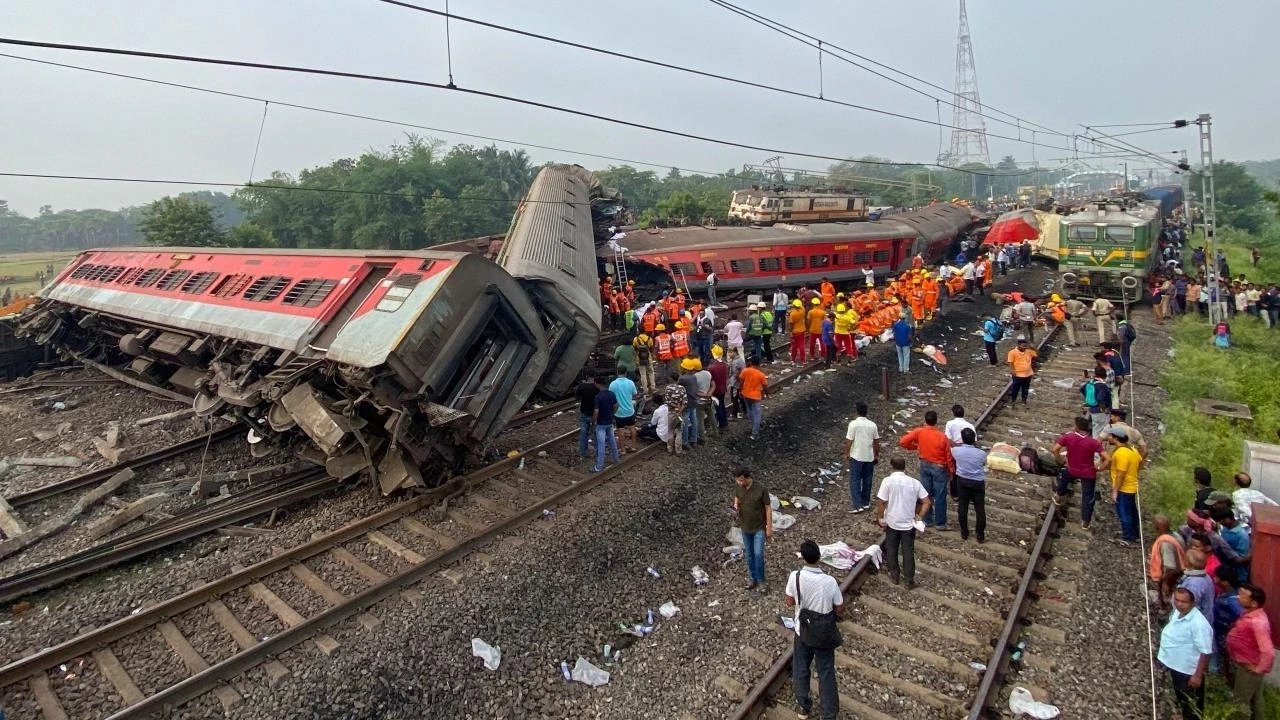 Hindistan’da tren kazası: 10 ölü, 27 yaralı