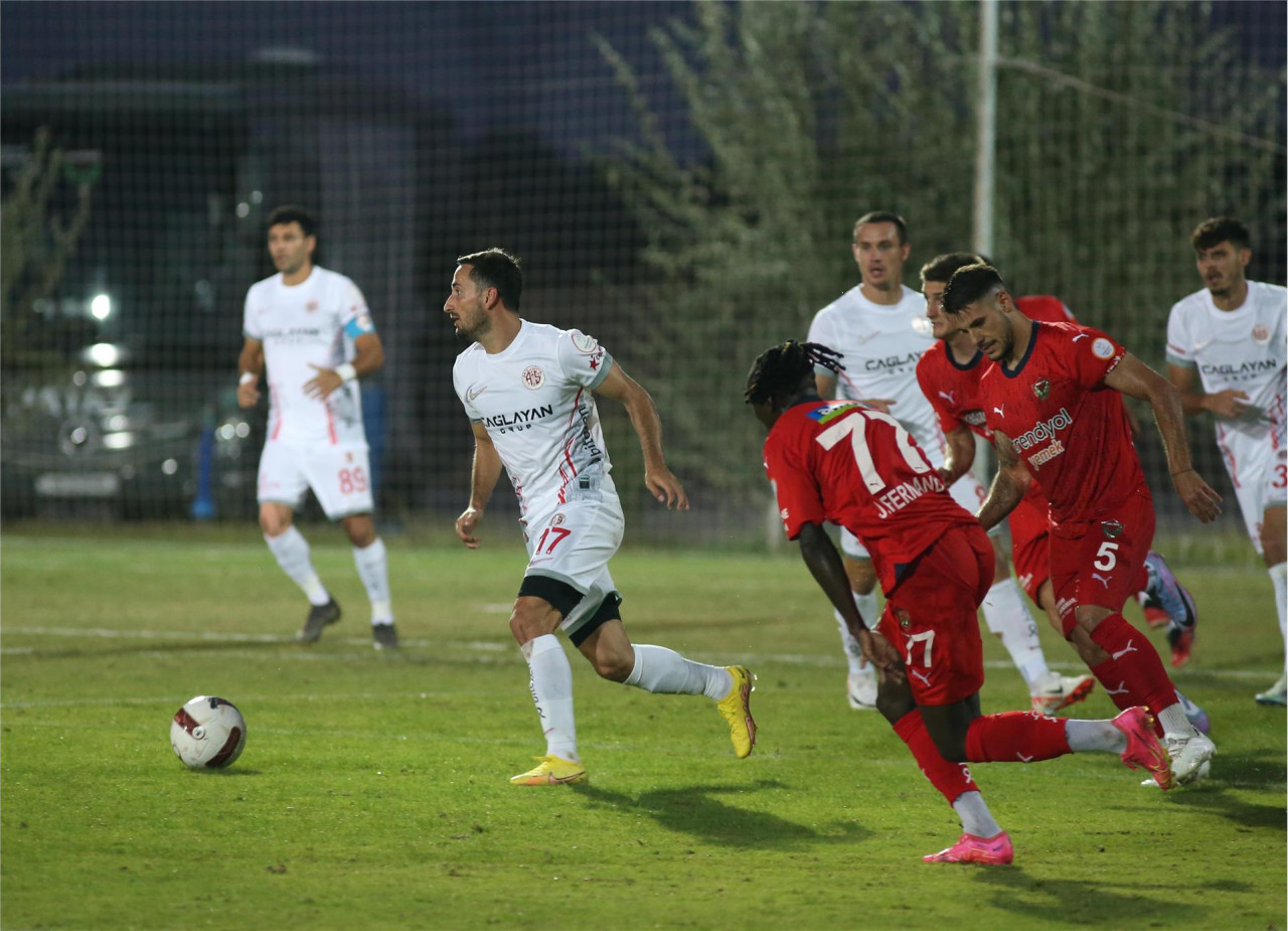 Antalyaspor'da hazırlık maçında farklı galibiyet