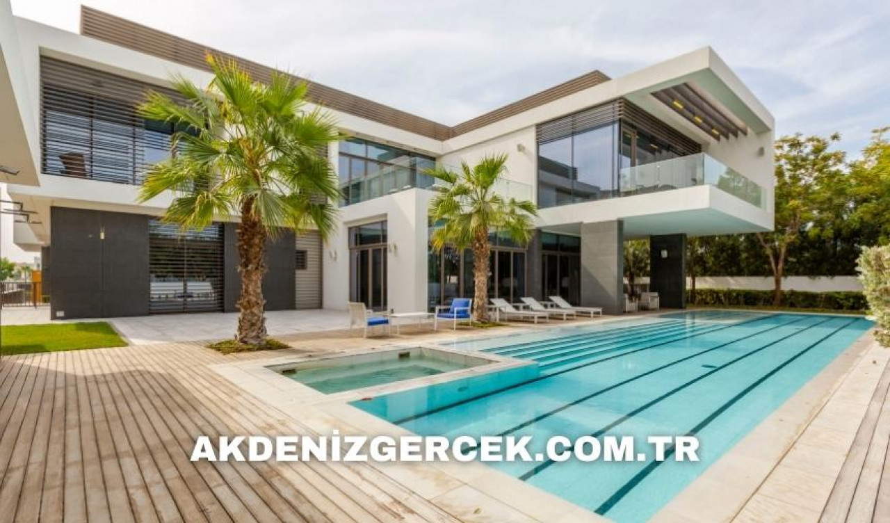 Büyükçekmece'de icradan satılık net 247,50 m² villa