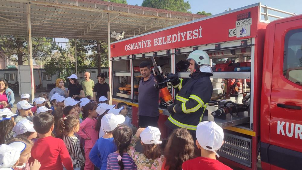 Osmaniye'deki minik öğrenciler itfaiye teşkilatı ile tanıştı!