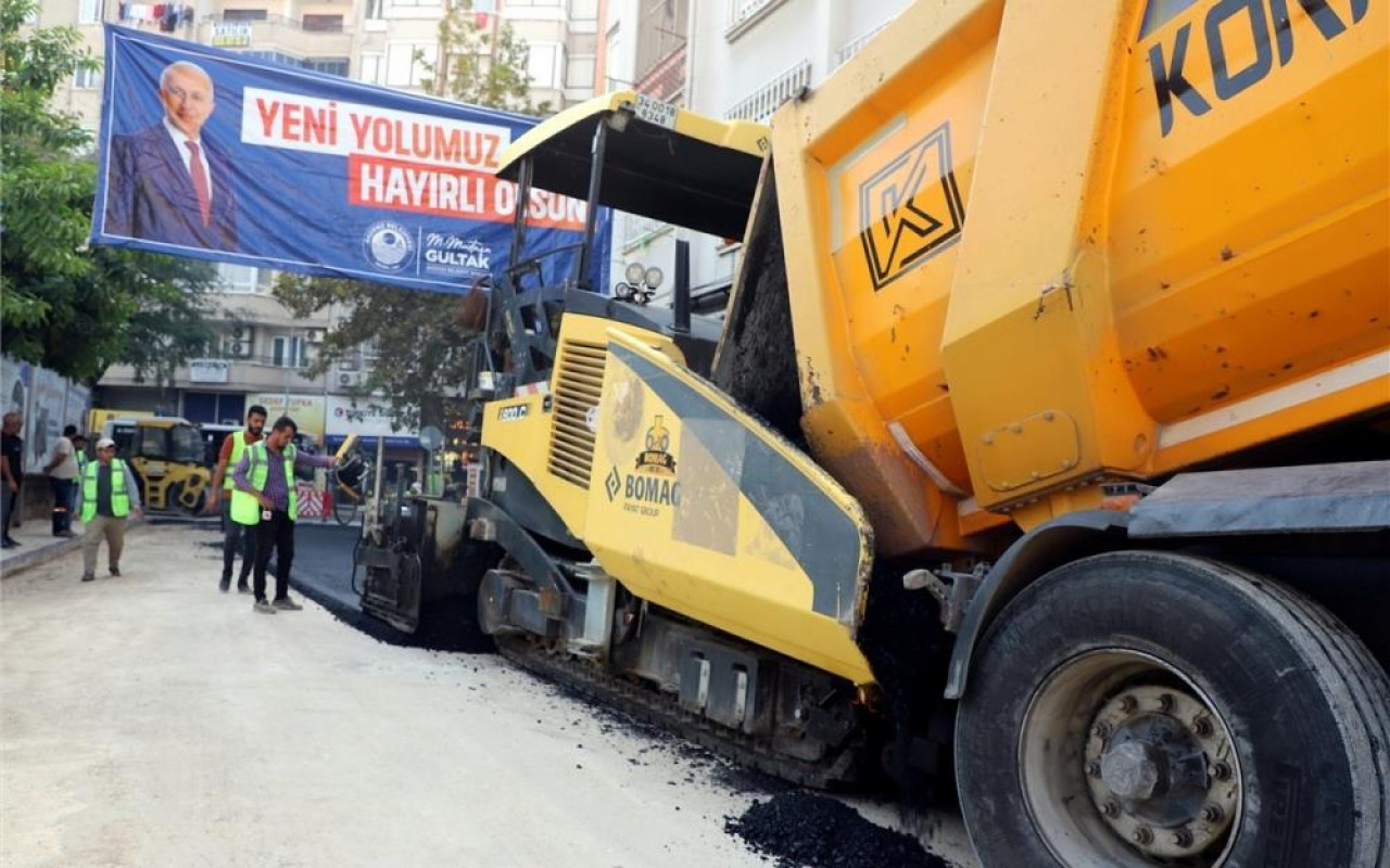 Akdeniz Belediyesi zarar gören kilitli parke taşlarını asfaltla değiştiriyor!