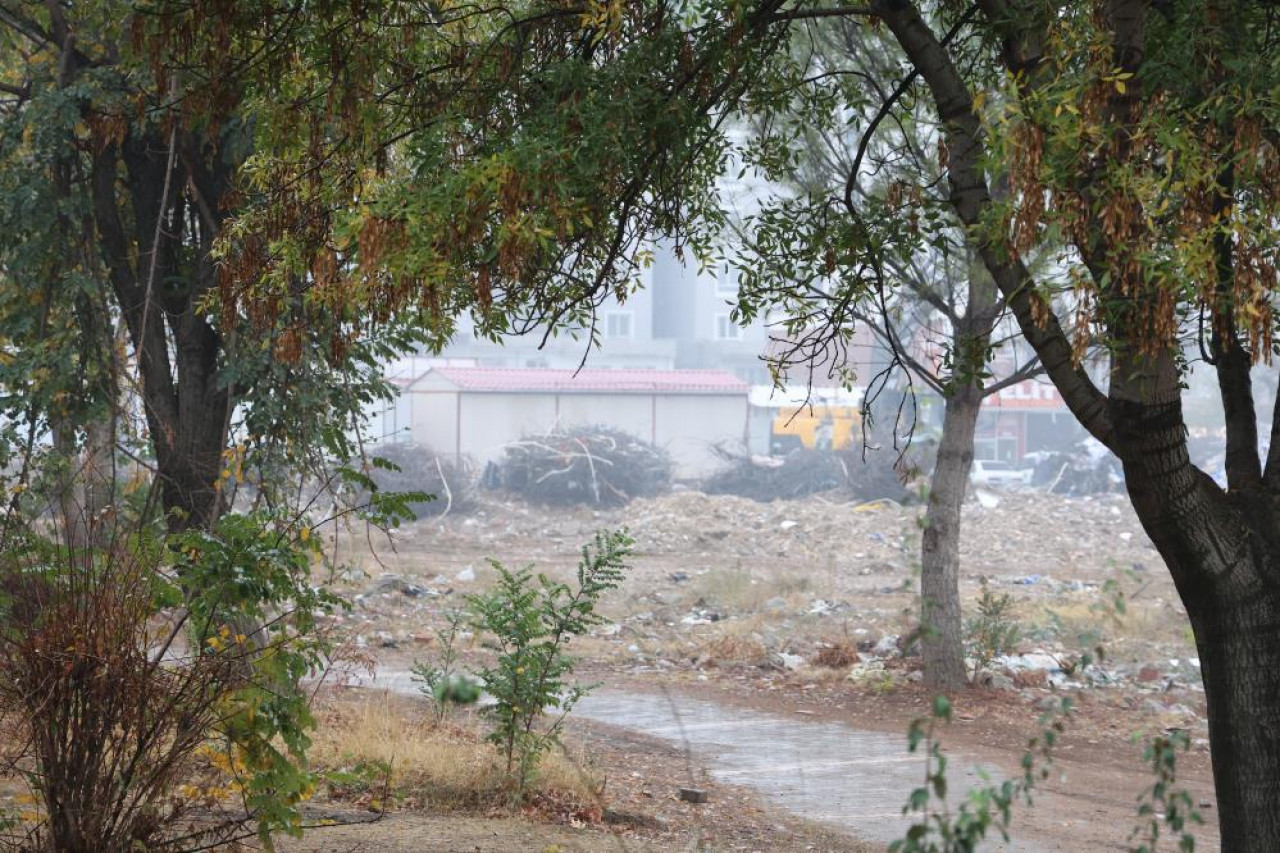 Depremin ardından Kahramanmaraş'ta enkaz kaldırma çalışmaları!