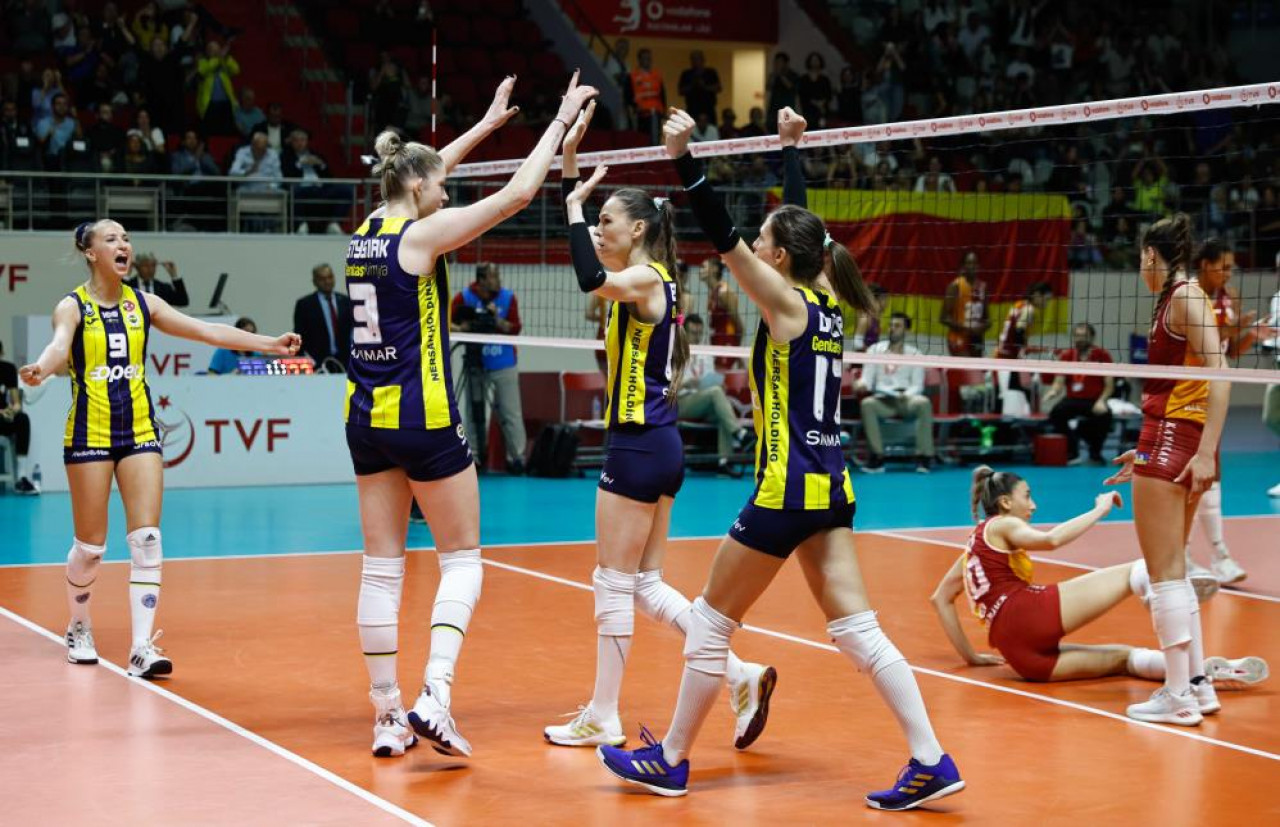 Fenerbahçe Opet Galatasaray Daikin'i 3-1 yendi