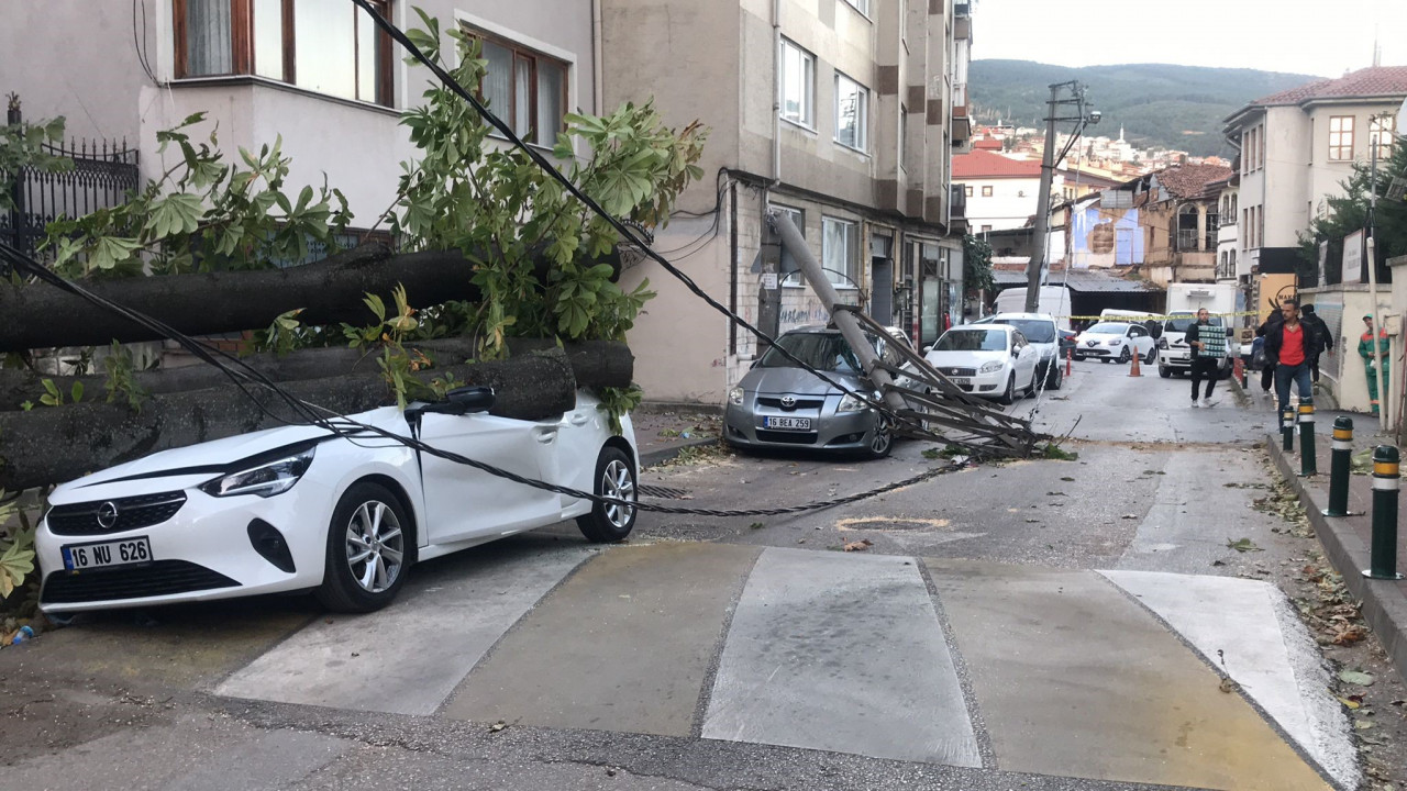 Bursa'da lodos felaketi! Araçlar fena etkilendi