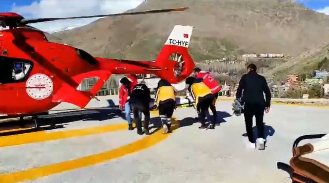 Van'da helikopter ambulansla hasta taşıma