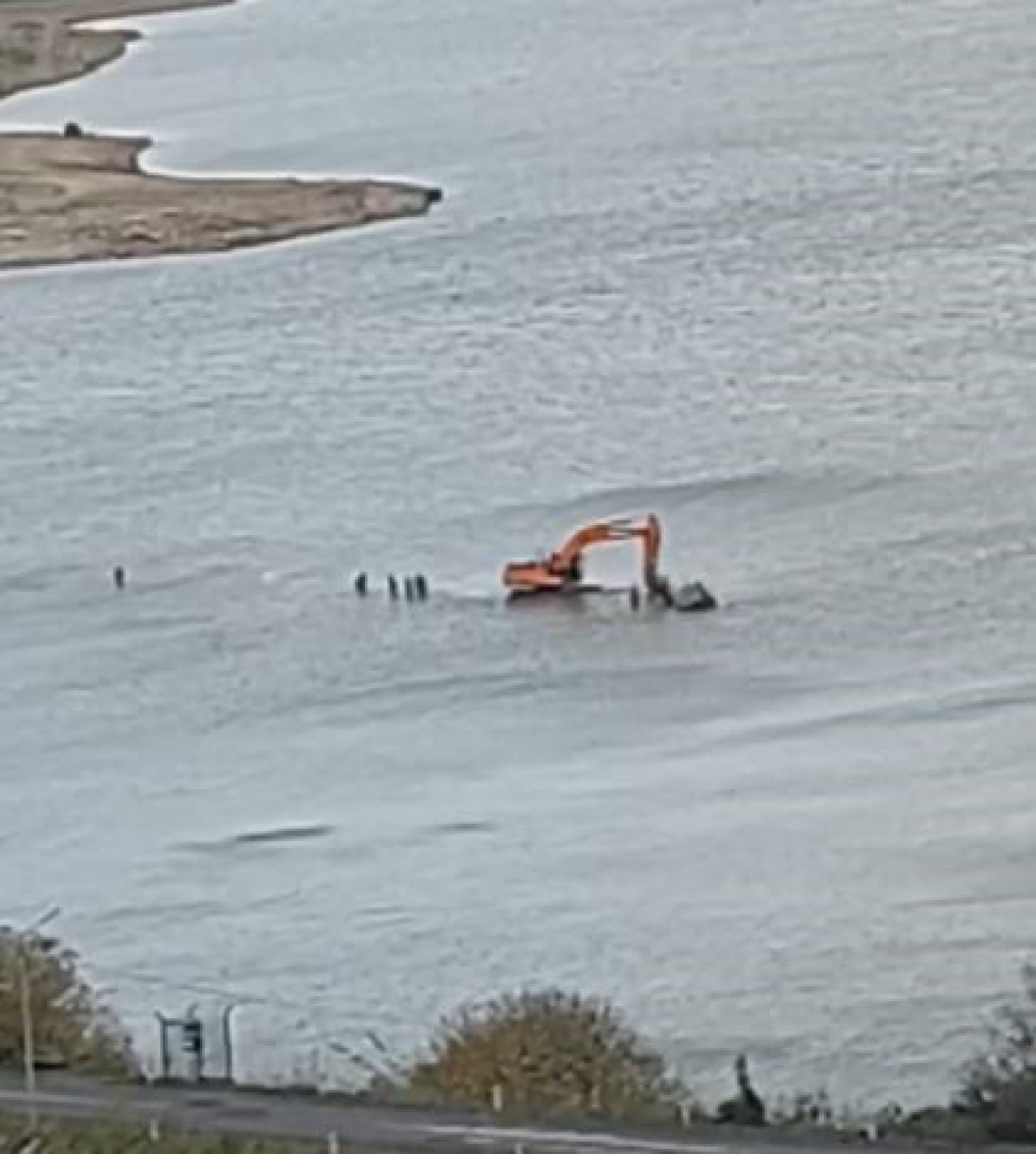 İstanbul'da traktörle baraja girdiler saplandılar