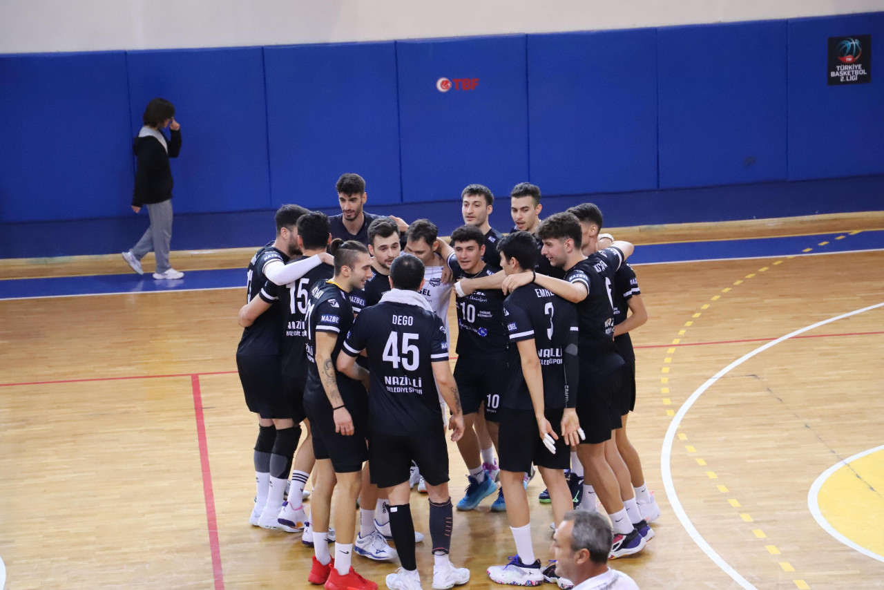 Nazilli Belediyespor Voleybol Takımı, Altekma'yı 3-0'lık Skorla Yendi