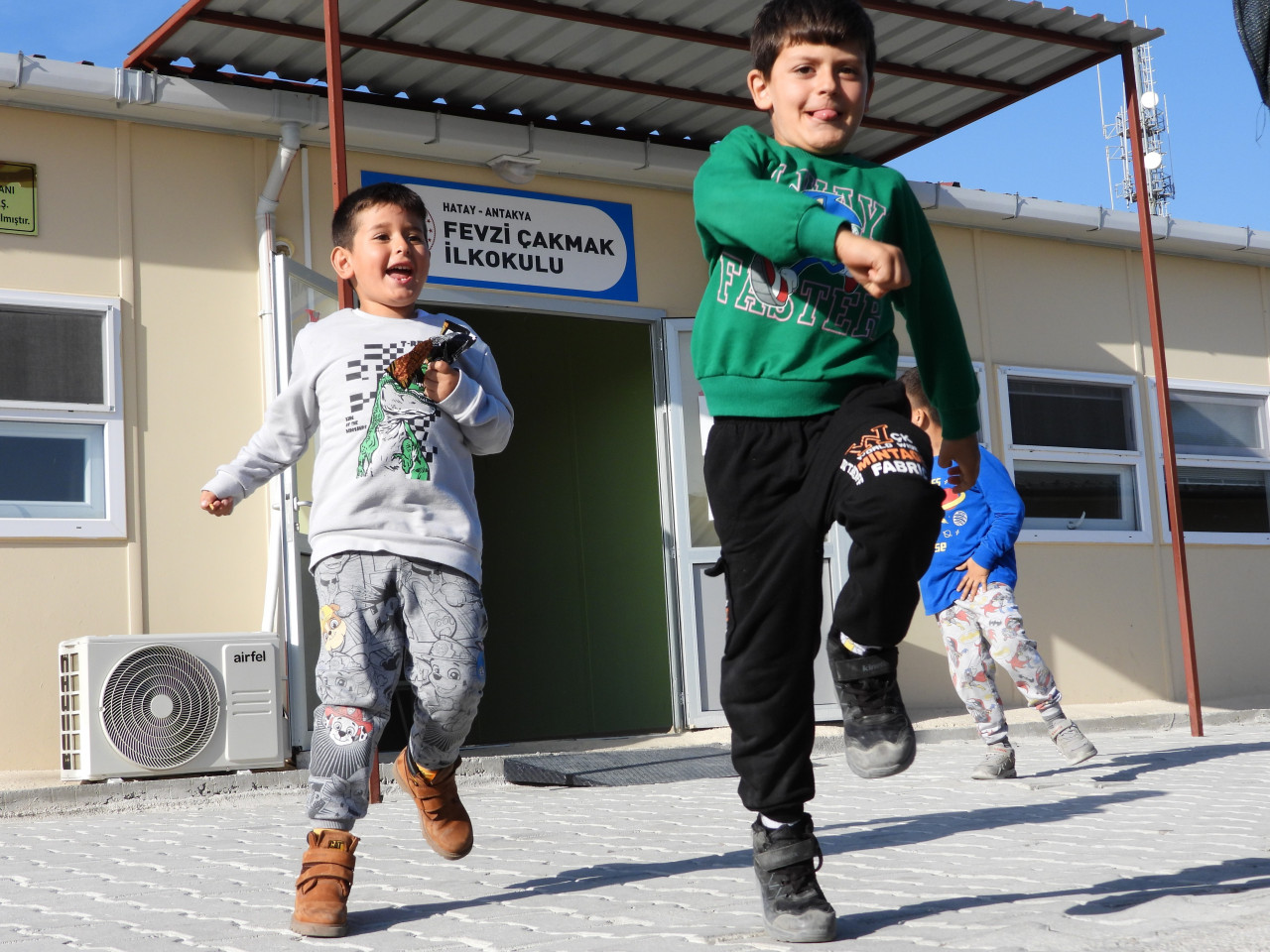 Hatay'da prefabrik okullarda umut