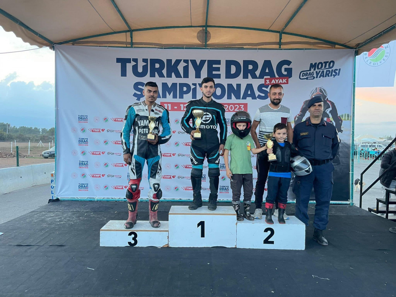 Kepez’de Motodrag Yarışları Heyecanı