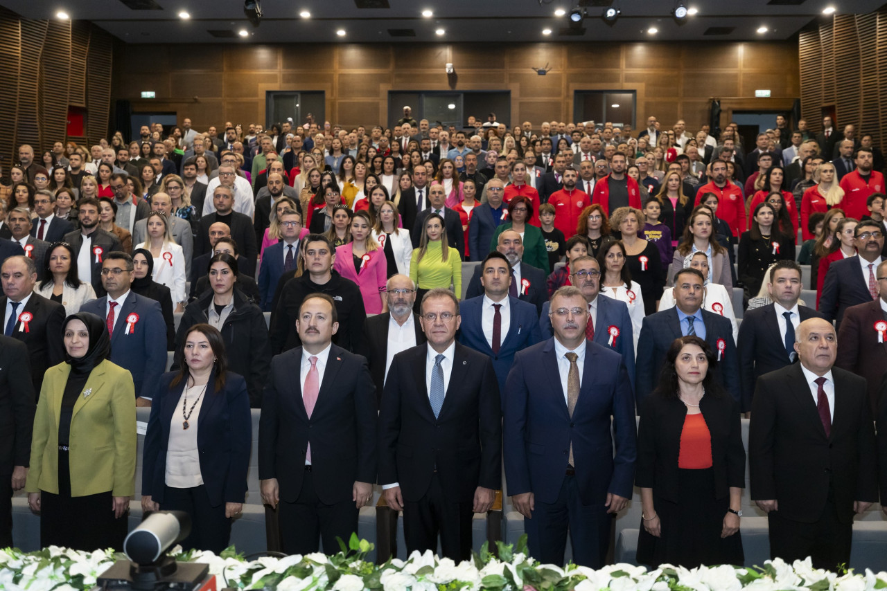 Öğretmenlerimizden devraldığımız bayrağı çok daha iyi noktalara taşıyacağız