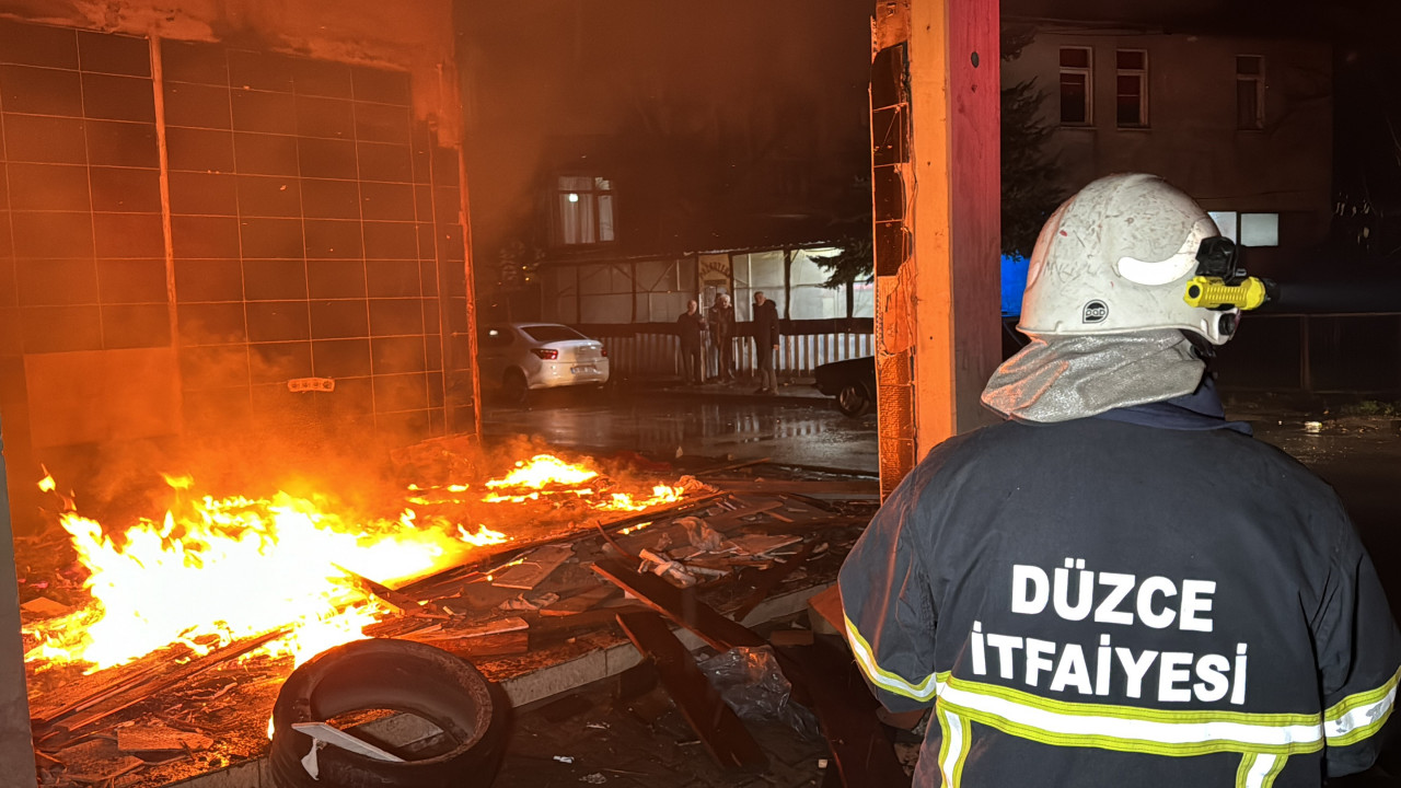 Kapalı pazar yerinde yangın çıktı