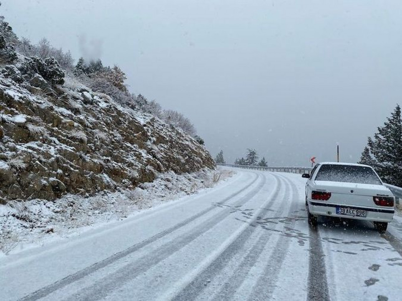 Adana'nın yüksek kesimlerine mevsimin ilk karı yağdı