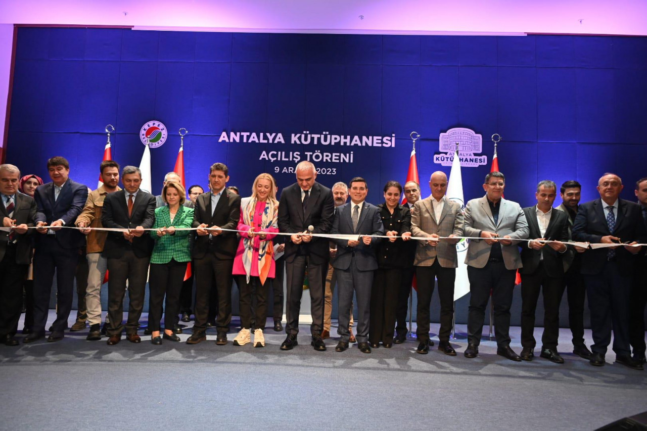 Antalya Kütüphanesi Bakan Ersoy'un katılımıyla Kepez'de hizmete açıldı