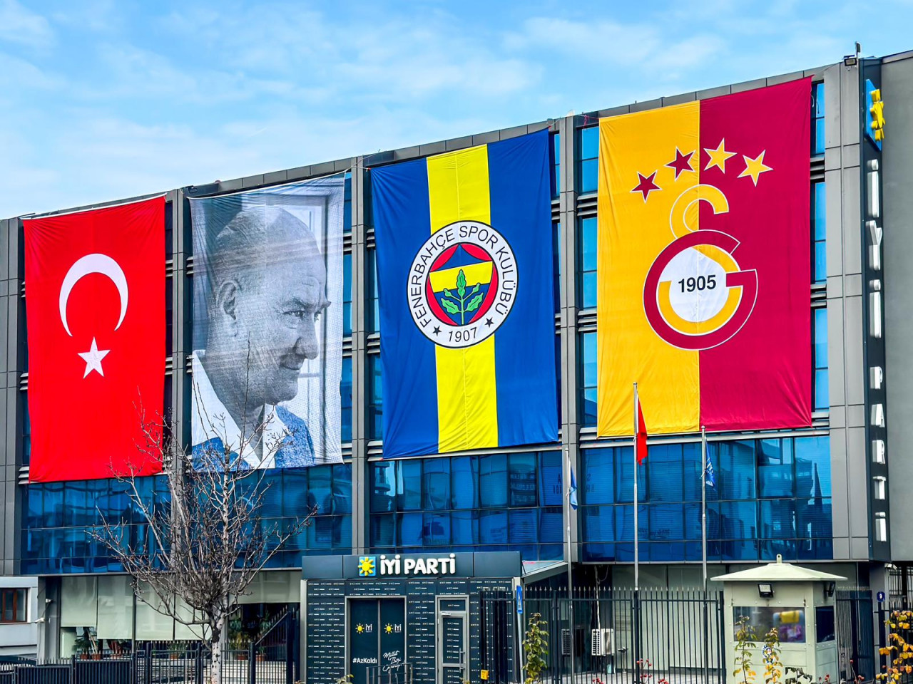 İYİ Parti Fenerbahçe ve Galatasaray'a destek verdi