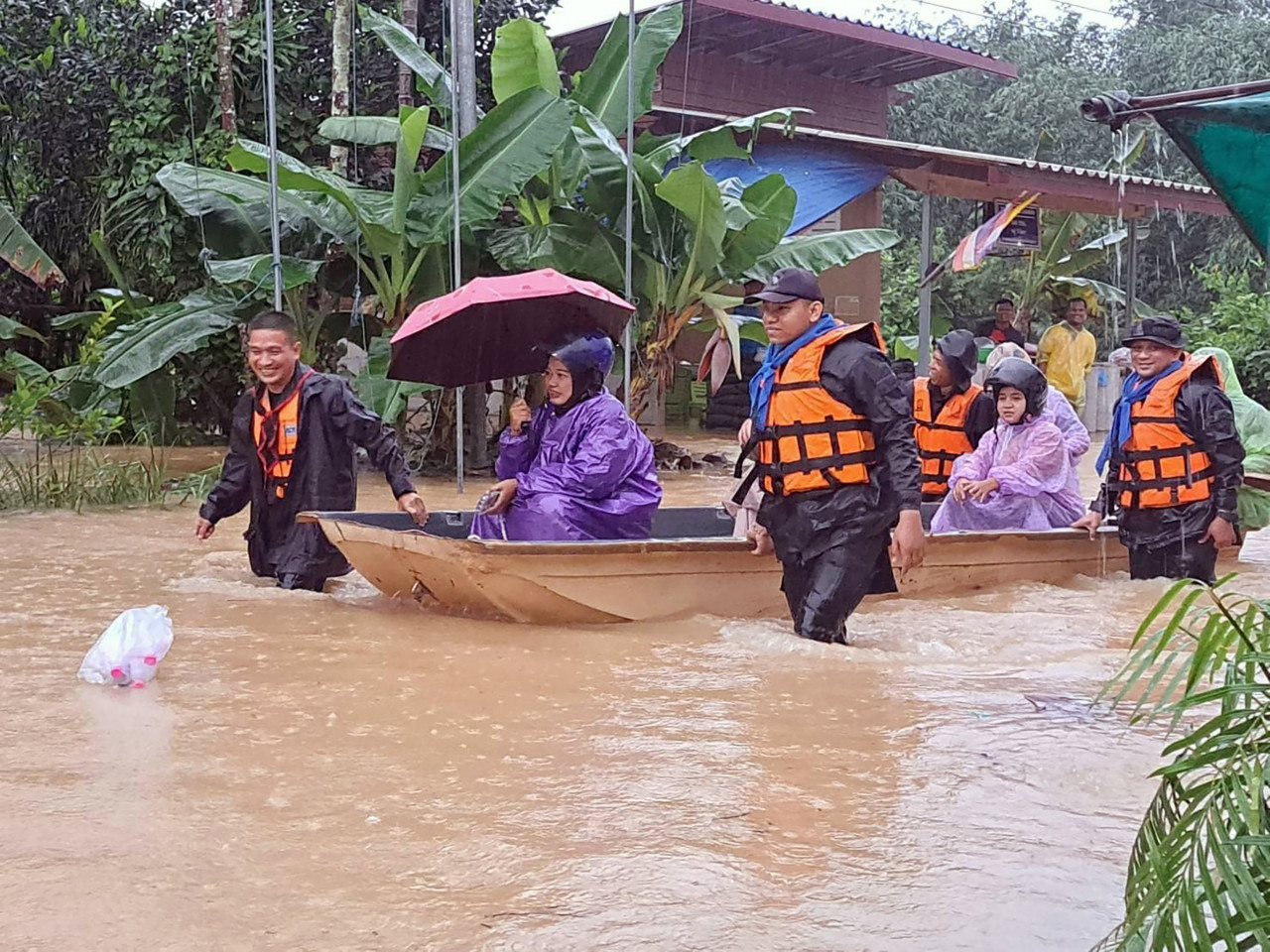 Tayland'da Muson Yağışlarının Sebep Olduğu Sel Felaketinde 6 Kişi Hayatını Kaybetti